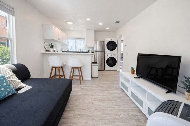 822 Vanitie Ct, Unit SI FL2-ID1520900P in San Diego, CA - Building Photo - Building Photo