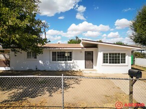 612 Townsley Ave in Bakersfield, CA - Building Photo - Building Photo