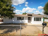 612 Townsley Ave in Bakersfield, CA - Foto de edificio - Building Photo