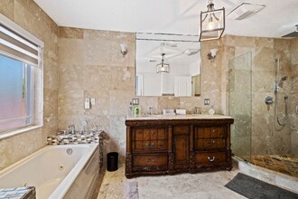 37 NW 47th Terrace in Miami, FL - Building Photo - Building Photo