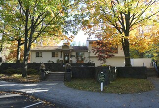 Fox Run Apartments in Clifton Park, NY - Building Photo - Building Photo
