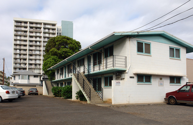 2811 Winam Ave in Honolulu, HI - Building Photo - Building Photo