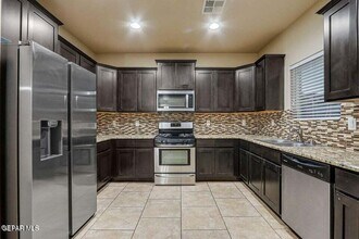 12445 Chamberlain Dr in Horizon City, TX - Building Photo - Building Photo