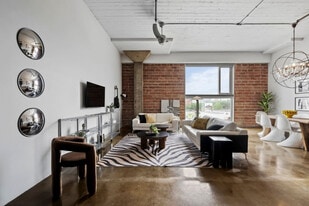 10303-10107 107 St NW in Edmonton, AB - Building Photo