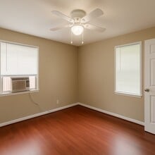 610 N Vionett Ln in Texas City, TX - Building Photo - Building Photo