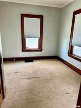 1022 Grand Ct in Davenport, IA - Foto de edificio - Building Photo