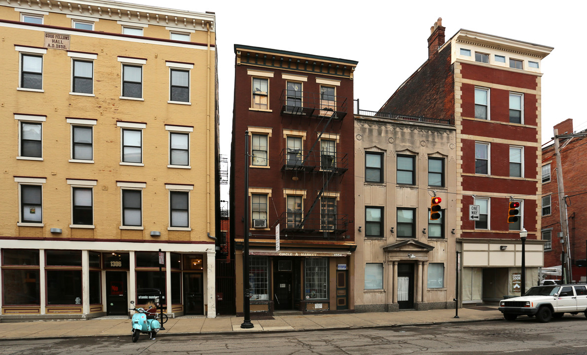 1304 Main St in Cincinnati, OH - Building Photo