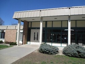 200 S 4th St in Marshall, MN - Building Photo