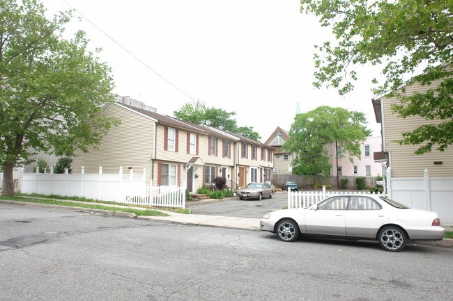 88-92 Commerce St in Perth Amboy, NJ - Foto de edificio - Building Photo