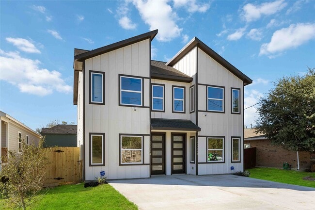 property at 5523 Haight St