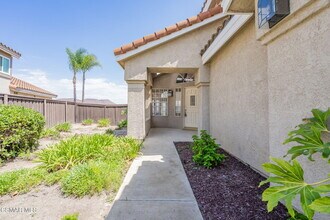 376 Fresh Meadows Rd in Simi Valley, CA - Building Photo - Building Photo