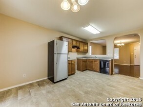 7110 Comet Manor in San Antonio, TX - Building Photo - Building Photo