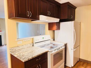 32 Walden Dr in Natick, MA - Building Photo - Building Photo