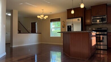 15726 60th Ave N in Plymouth, MN - Foto de edificio - Building Photo