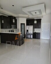 1405 W Kiwi Ave in Pharr, TX - Foto de edificio - Building Photo