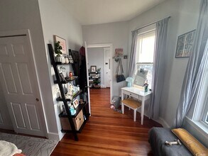 876 Adams St, Unit 1 in Boston, MA - Building Photo - Building Photo