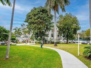 496 NW 165th St in Miami, FL - Building Photo - Building Photo