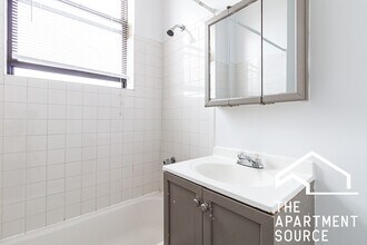 723 W Barry Ave, Unit A3 in Chicago, IL - Building Photo - Building Photo