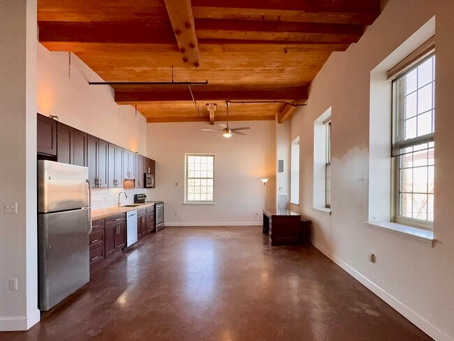 35 Riverwalk Way, Unit 35 Riverwalk Way - Unit R in Lowell, MA - Building Photo - Building Photo