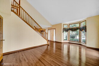 1341 E Thacker St in Schaumburg, IL - Building Photo - Building Photo