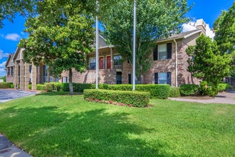 Baystone Apartments in Webster, TX - Foto de edificio - Building Photo