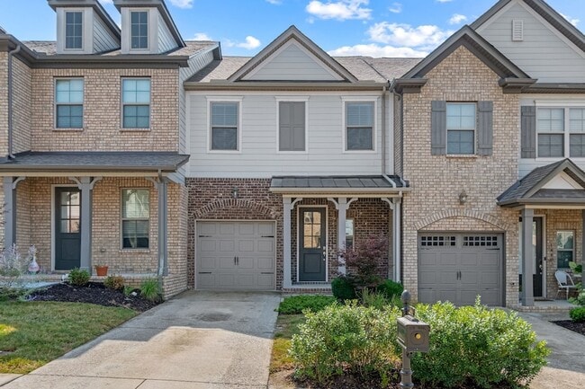 1444 Channing Dr in Thompson's Station, TN - Foto de edificio - Building Photo