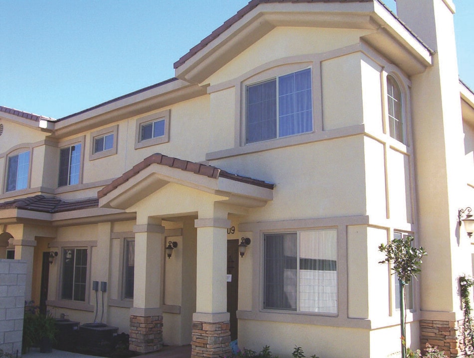 13733 Ruther Ave in South Gate, CA - Foto de edificio