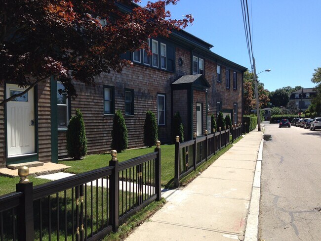 40 Freebody St in Newport, RI - Building Photo - Building Photo