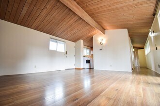 102-108 NW 137th Ave in Portland, OR - Building Photo - Building Photo