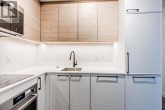 1050 Eastern Ave in Toronto, ON - Building Photo - Building Photo