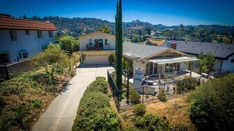 11318 Dona Lisa Dr in Studio City, CA - Building Photo