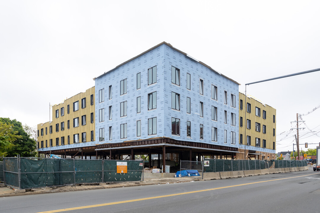 1005 Broadway in Chelsea, MA - Foto de edificio