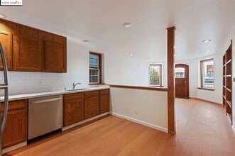 563 22nd St in Oakland, CA - Building Photo - Building Photo
