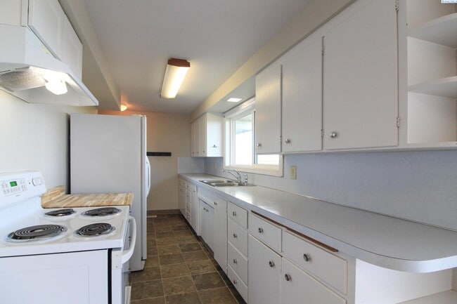 10111 Eltopia West Rd in Pasco, WA - Building Photo - Building Photo