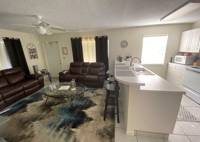 621 NE 3rd Ave in Delray Beach, FL - Building Photo - Building Photo