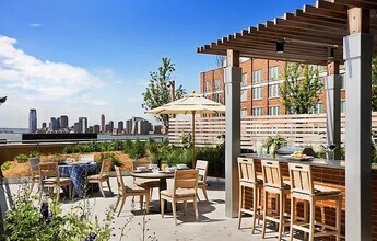 450 W 17th St in New York, NY - Building Photo - Building Photo