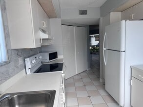 2043 SE 26th Ln in Homestead, FL - Building Photo - Building Photo