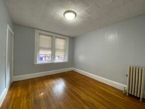 884 Huntington Ave, Unit 1R in Boston, MA - Foto de edificio - Building Photo