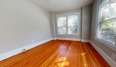 5 Elmer St, Unit 2T in Cambridge, MA - Foto de edificio - Building Photo