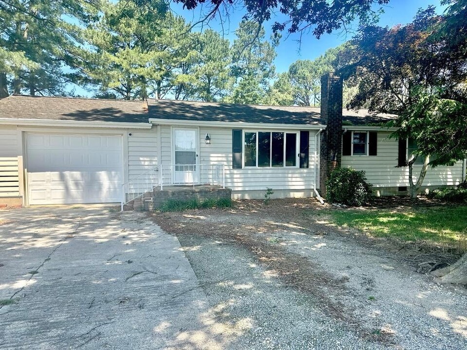 28424 Martin Ave in Melfa, VA - Building Photo