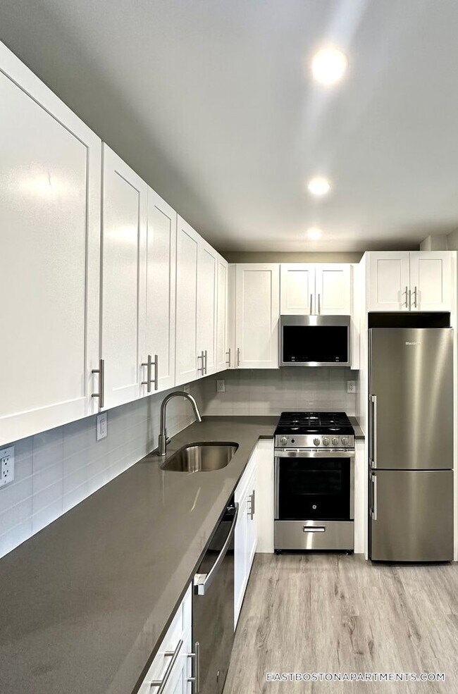 33 Maverick Square in Boston, MA - Building Photo - Building Photo