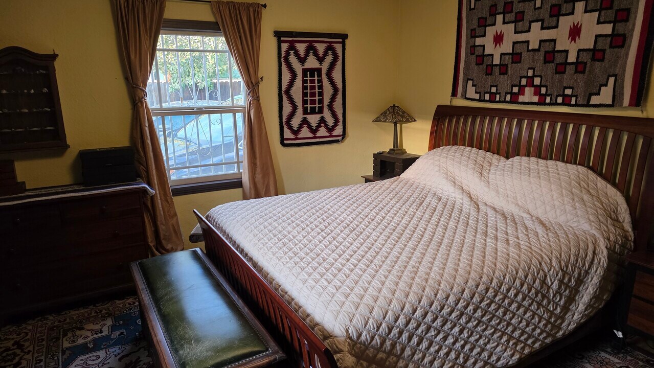 1415 W 49th St in Los Angeles, CA - Building Photo