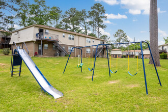 Carriage House Apartments in Dothan, AL - Foto de edificio - Building Photo