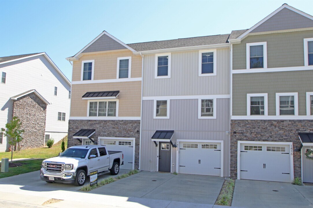 1412 Palomino Trl in Harrisonburg, VA - Building Photo