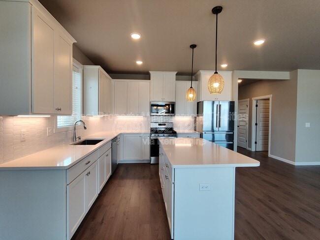 8304 Gardner St in West Richland, WA - Building Photo - Building Photo