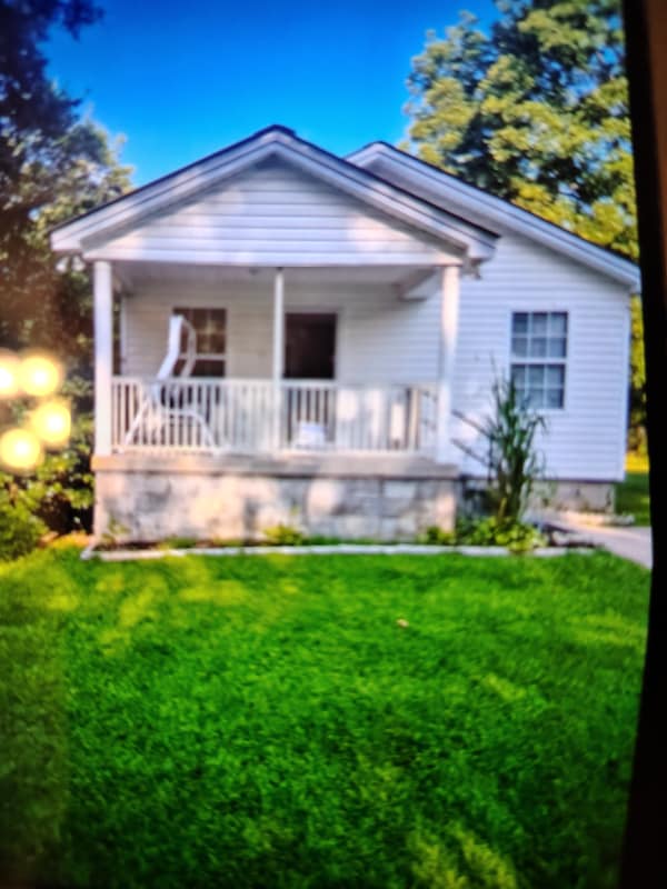 1136 Pleasant Grove Rd in Pleasant Grove, AL - Foto de edificio - Building Photo