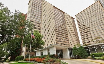 3950 N Lake Shore Dr, Unit 921D in Chicago, IL - Building Photo - Building Photo