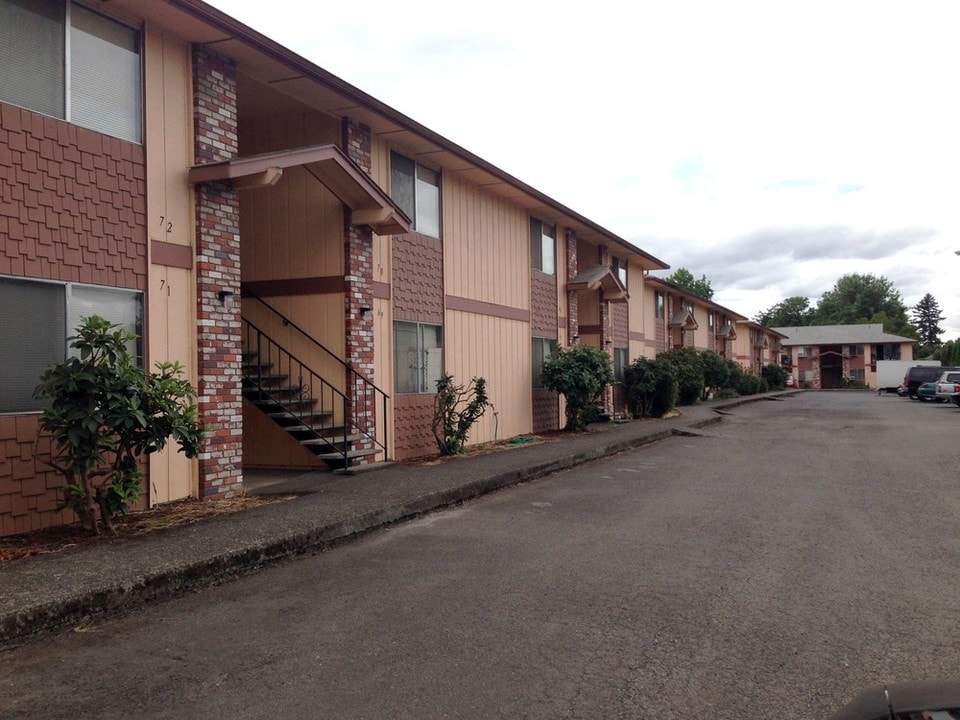 Chandelle Apartments in Salem, OR - Building Photo