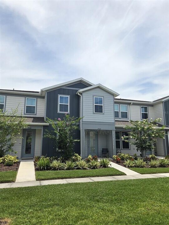 10829 Wooded Acre Aly in Orlando, FL - Building Photo