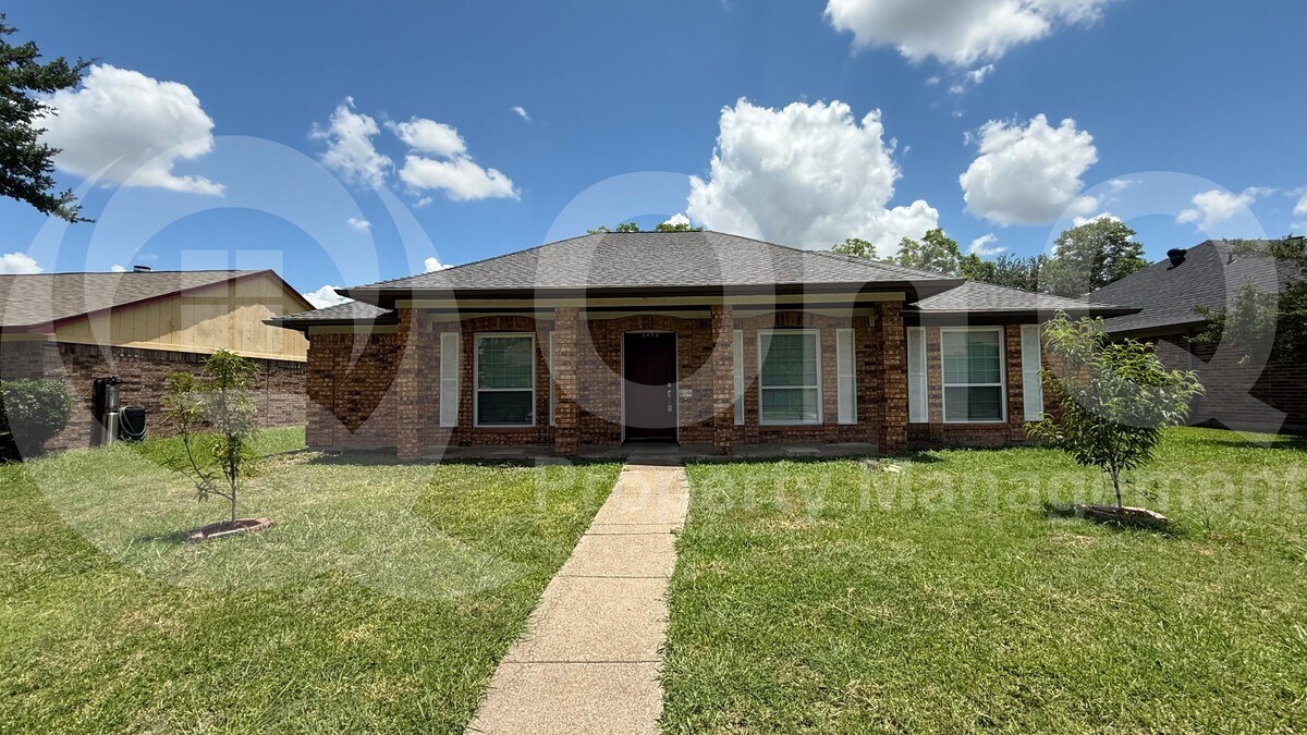 2438 Kimberly Dr in Garland, TX - Building Photo